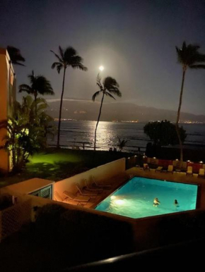 Oceanfront Maalaea 2b2b Vintage Hawaiiana Condo Spectacular View